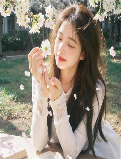 《火焰中的美女》心理分析：角色心理变化与情感轨迹解读